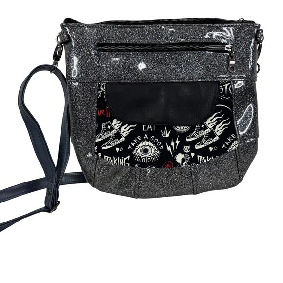 Cruella de Vil Villains Love Hate Vinyl Metallic Crossbody - Picture 4 of 10